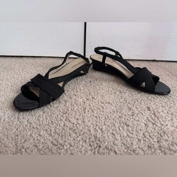 Ellen Tracy Elegant Black Sandals - Picture 4 of 5